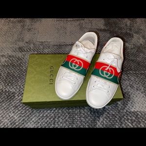 GUCCI ACE SNEAKER WITH INTERLOCKING G
